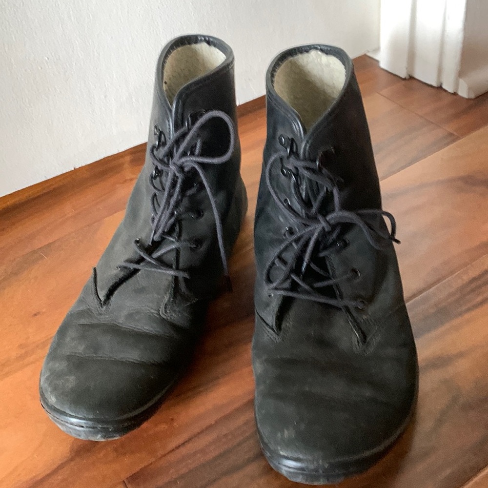 Vivo Barefoot black leather shearling lined boots. EU size 41